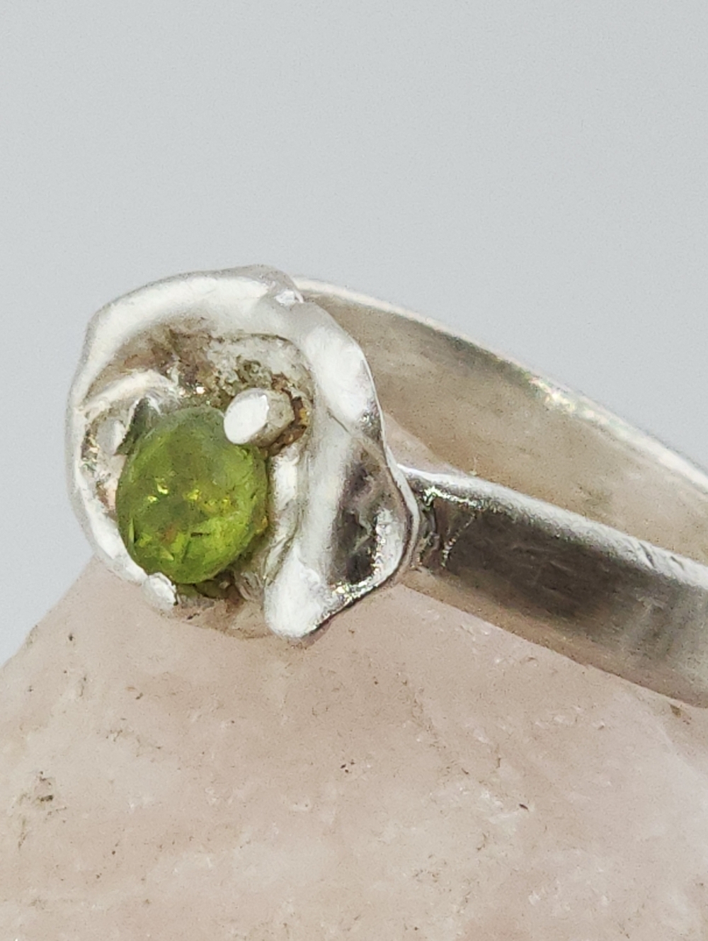 PERIDOT CRYSTAL ORGANIC RING HANDMADE IN STERLING SILVER SIZE 7 - Picture 2 of 13